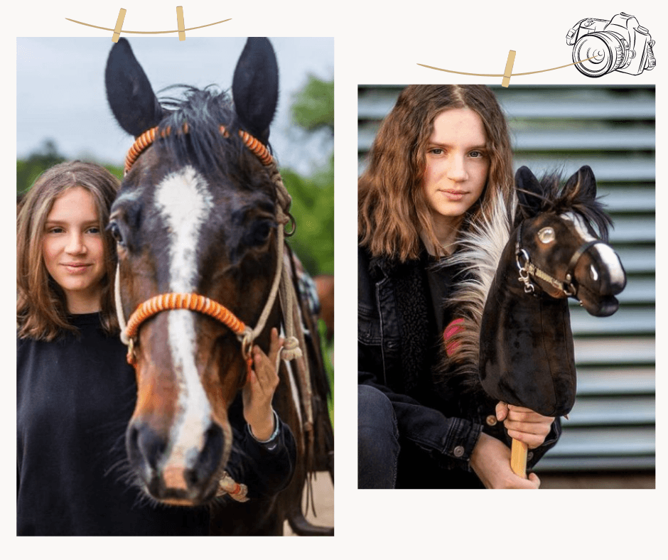 Na jedné fotografii stojí dívka s dlouhými hnědými vlasy vedle hnědého koně, na druhé drží personalizovaný „Hobby Horse Koník podle fotografie“ od Hobby Horse LarDen. Na obou pózují do fotoaparátu a lehce se usmívají.