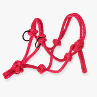 Parelka červená bez omotu od Hobby Horse LarDen má několik uzlů a dva černé kovové kroužky, díky čemuž je ideální pro Hobby Horse. Zobrazená na bílém pozadí.