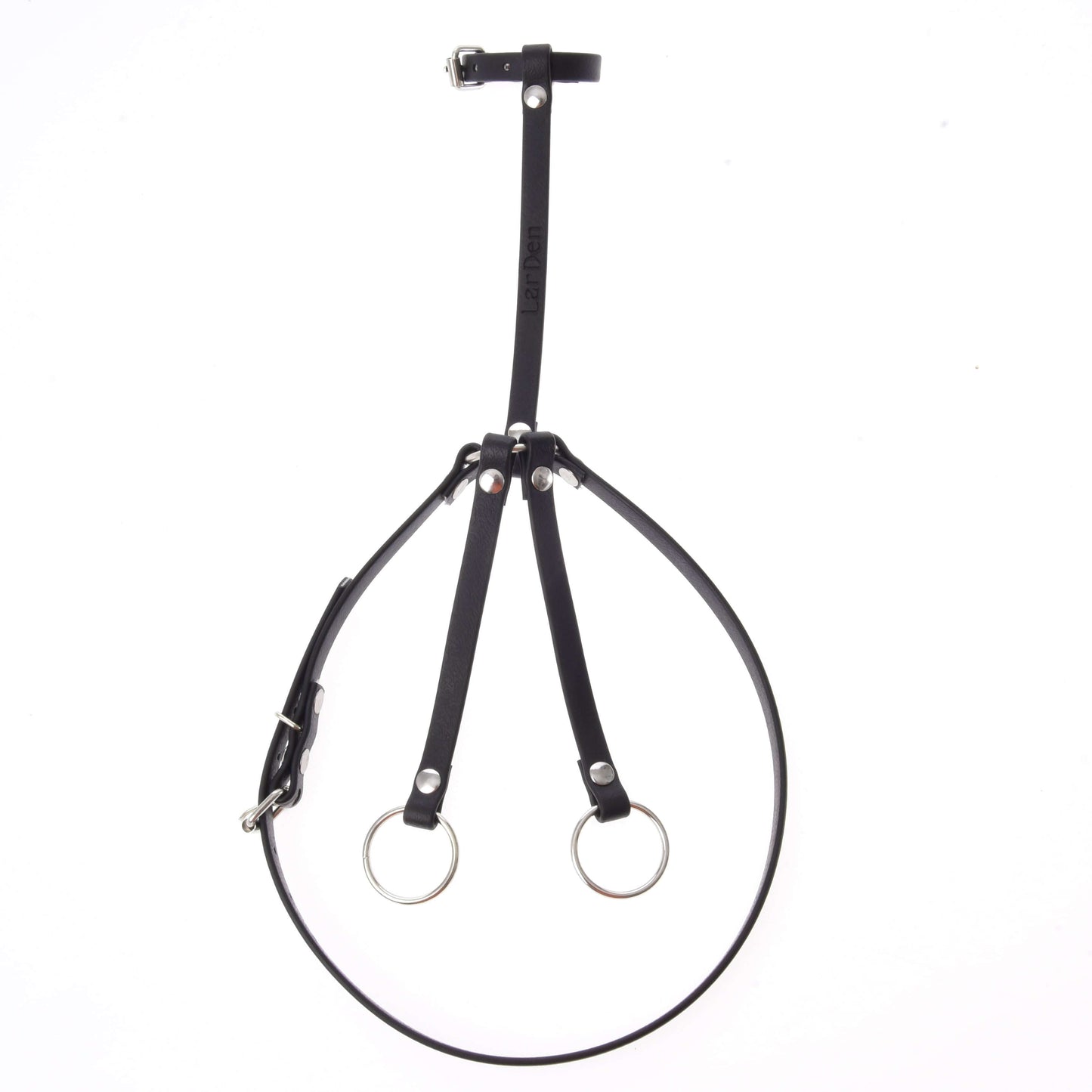 Martingale černý od Hobby Horse LarDen, elegantní černý řemenový postroj s nastavitelnými přezkami a dvěma kovovými kroužky, položený naplocho na bílém pozadí.