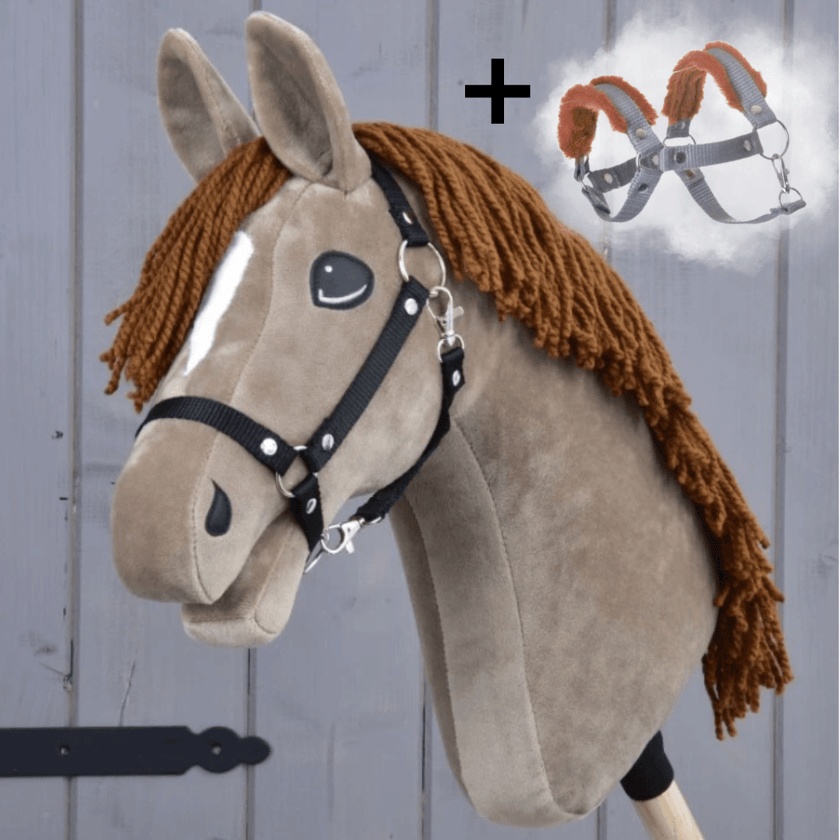 Hobby Horse Oliver s černou ohlávkou + ohlávkou s beránkem ZDARMA
