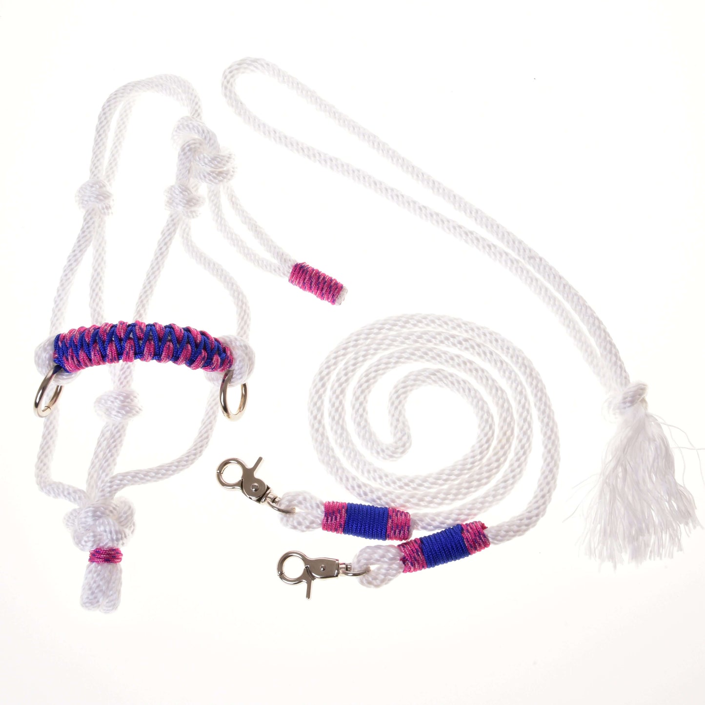 Provazový set Bílý (vel. M) od Hobby Horse LarDen s růžovými a modrými ozdobnými omoty a stříbrnými kovovými karabinami, ideální pro Hobby Horse, úhledně vystavený na bílém pozadí.