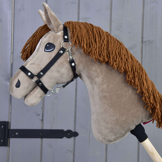 Hobby Horse Oliver s černou ohlávkou + ohlávkou s beránkem ZDARMA