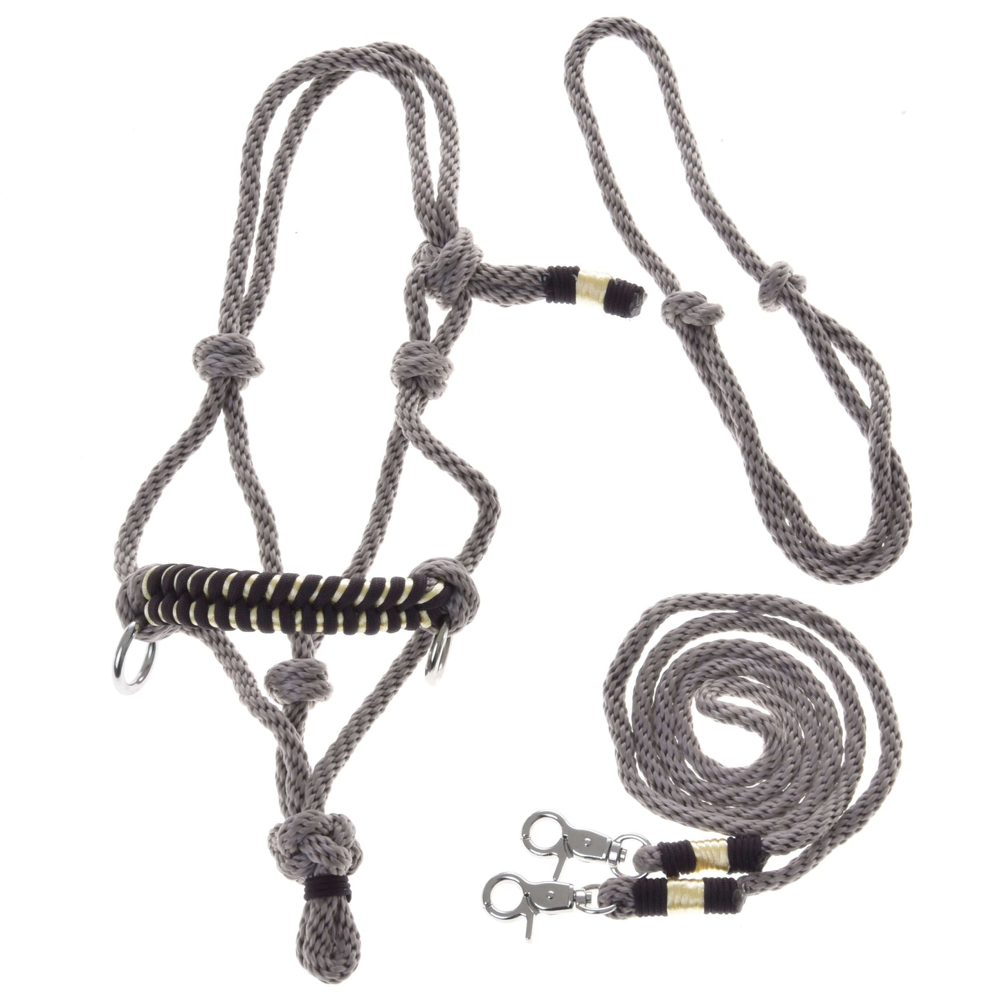 Provazový set Splendid od Hobby Horse LarDen, šedá provazová ohlávka s černými a béžovými omoty a kovovými karabinami, vhodná pro koně, hospodářská zvířata nebo Hobby Horse, na bílém pozadí.