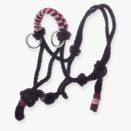 Parelka York od Hobby Horse LarDen, černá ohlávka se stříbrnými kroužky a růžovými omoty, ideální pro koně nebo jako doplněk pro Hobby Horse, na bílém pozadí.