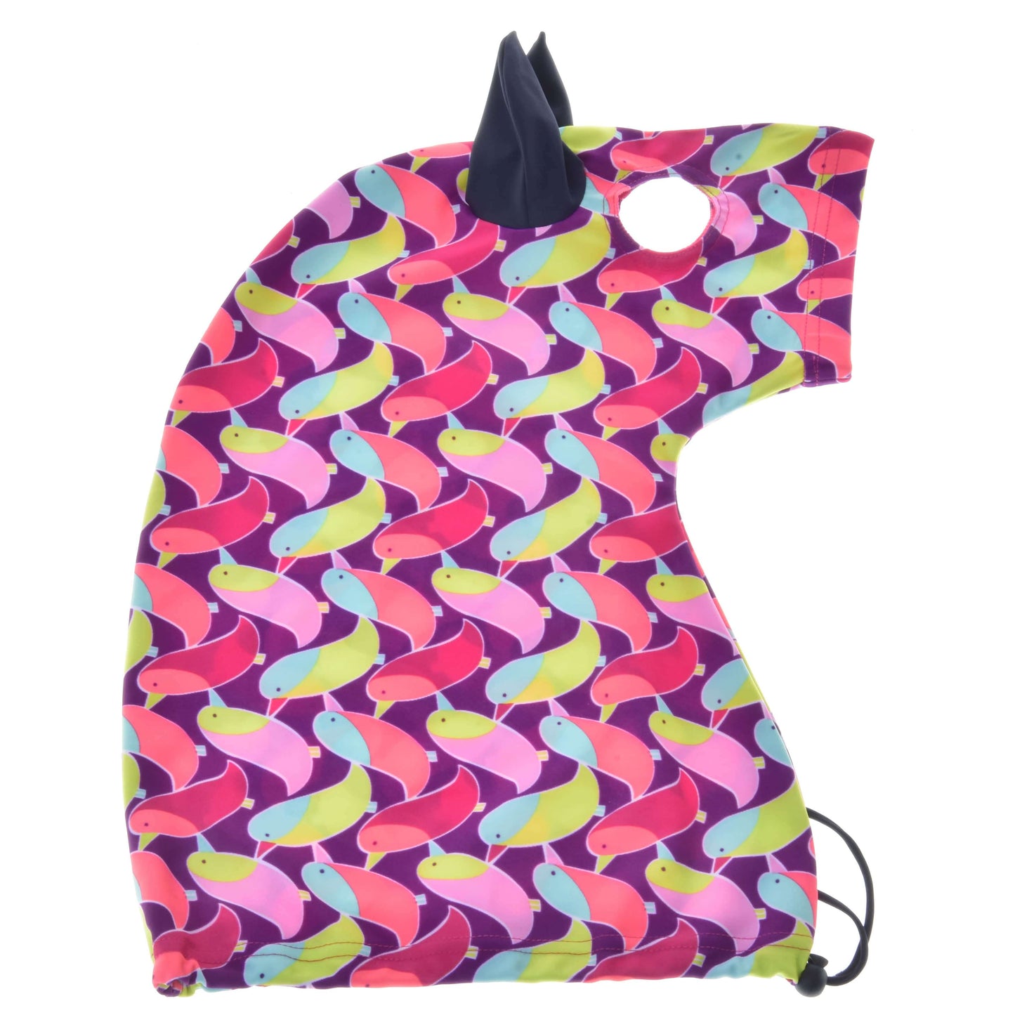 Hobby Horse ochranný oblek Bird (Lycra) od Hobby Horse LarDen má barevnou látku ve tvaru jednorožce s výraznými ptačími vzory, tmavě modrý roh a uši, spodní stahování šňůrkou a horní kulatý otvor, ideální pro ochranu Hobby Horse.