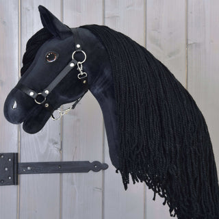Hobby Horse Maximus s černou ohlávkou
