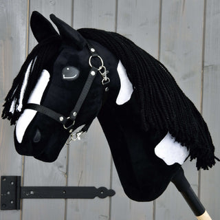 Hobby Horse Merlin s černou ohlávkou