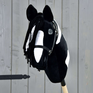 Hobby Horse Merlin s černou ohlávkou