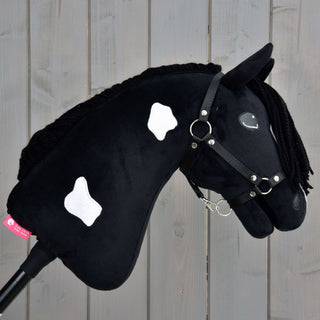 Hobby Horse Merlin s černou ohlávkou