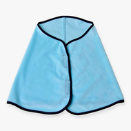 Deka Ice Blue od Hobby Horse LarDen s černým lemováním a dvěma předními suchými zipy, zobrazená naplocho na bílém pozadí – perfektní pro trénink koně nebo hru.