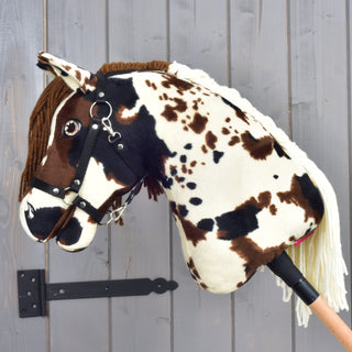 Hobby Horse Dakota s černou ohlávkou