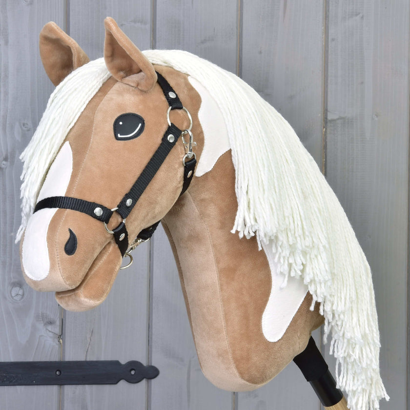Hobby Horse Fury s černou ohlávkou