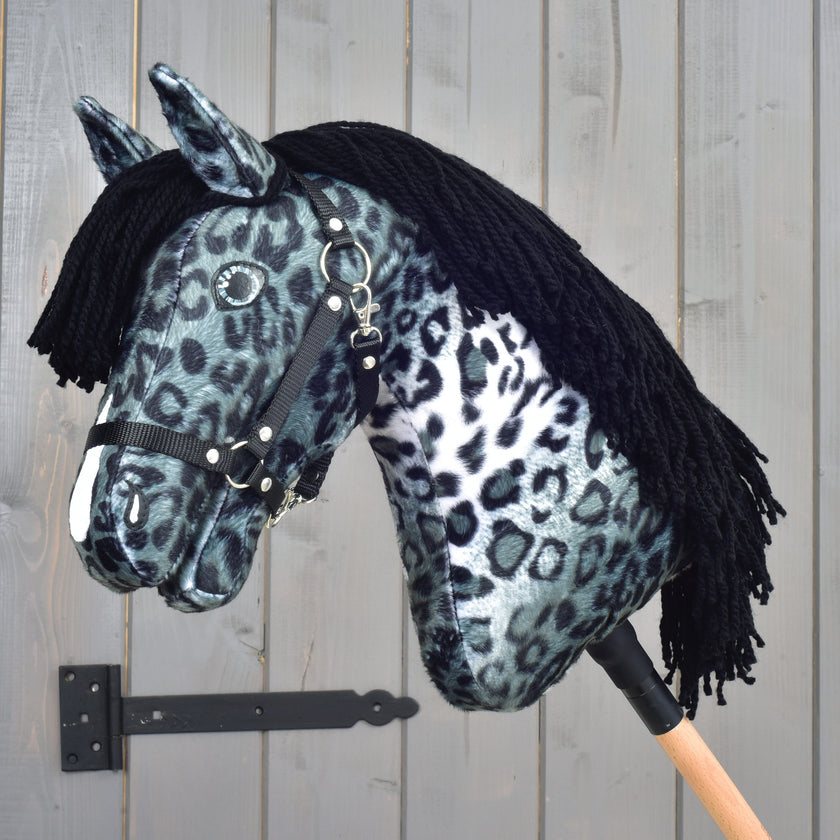 Hobby Horse Picasso s černou ohlávkou
