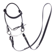 Kompletní uzdečka bez nánosníku Pure Black od Hobby Horse LarDen, z černé koženky se stříbrným kováním a odnímatelnými otěžemi, ideální pro nadšence do Hobby Horse. Na bílém pozadí.