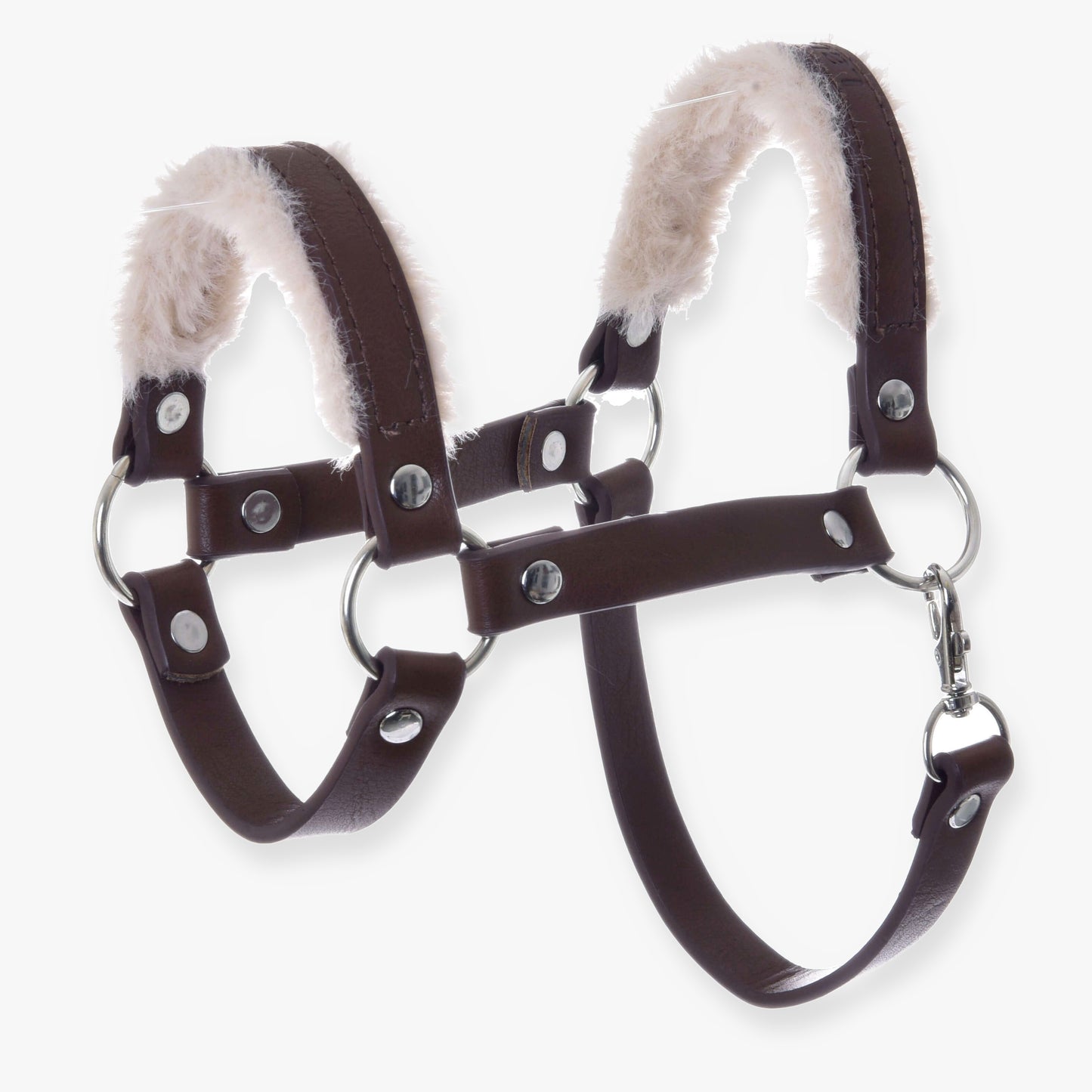 Ohlávka s beránkem z koženky Walnut od Hobby Horse LarDen má hnědou koženku s kovovými přezkami a kroužky a měkký béžový fleece na nánosníku a nátylníku pro pohodlí – ideální stylová ohlávka pro Hobby Horse.