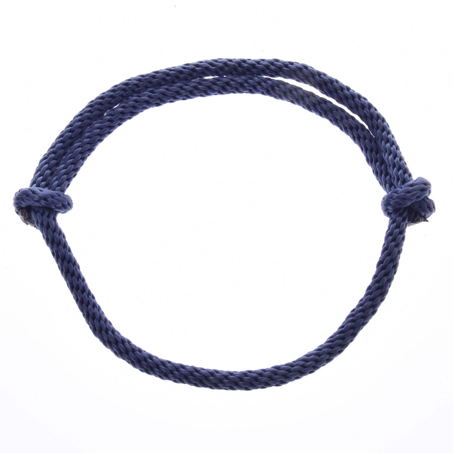 Provazový set Dark Blue od Hobby Horse LarDen obsahuje tmavě modrý pletený náramek ze šňůrky s bočními uzly a jednoduchým poutkem, na bílém pozadí.