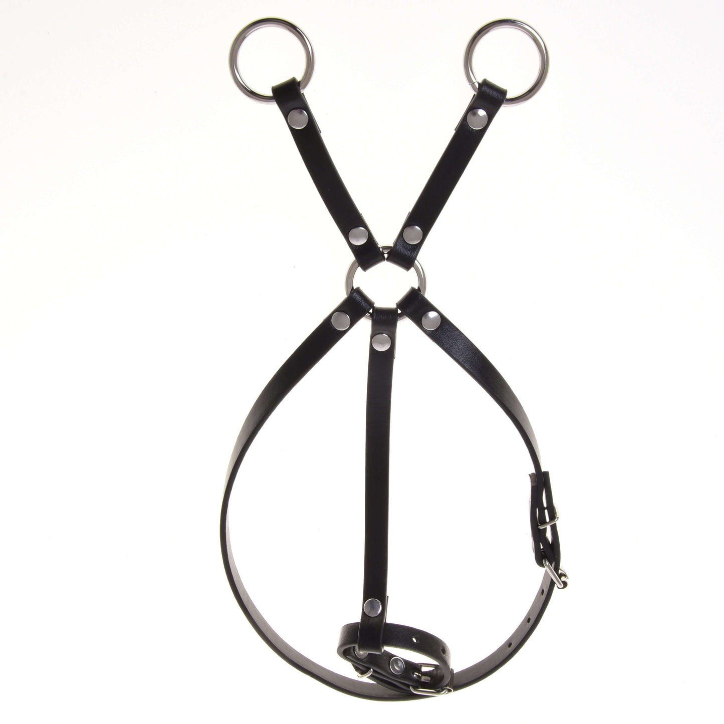 Martingale hnědý od Hobby Horse LarDen je hnědý popruhový postroj z kůže s kovovými kroužky a nýty, nastavitelnými přezkami a designem ve tvaru Y inspirovaným klasickými martingaly z koženky, zobrazený na čistě bílém pozadí.