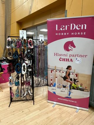 😍Dnešní stánek v hale TJ Lokomotiva v Plzni je plný novinek i koní, které na e-shopu nenajdete. Stánky jsou super, protože...