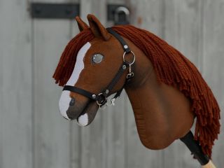 💯Classic- Hobby Horse velikosti S, který bude k zakoupení na LarDen stánku na @pragueplayoffs v O2 ve dnech 20.-23.22.25....