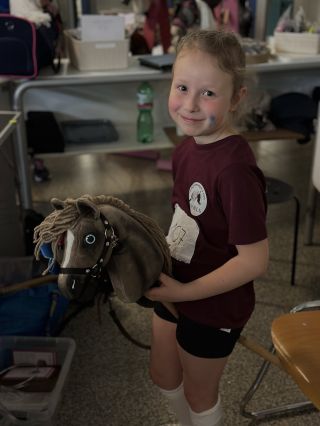 😍Vanilkovci @hobbyhorsingovy_tym_vanilla koupili našeho XS milouše. Hned jak jsme jej viděli na dílně okamžitě jsme se...